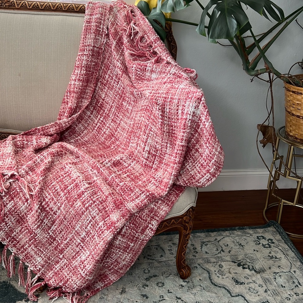 DKNY Chenille Tweed in a geometric Throw Blanket  50" X 60" With Fringe‎